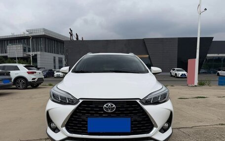 Toyota Yaris, 2022 год, 1 320 000 рублей, 2 фотография