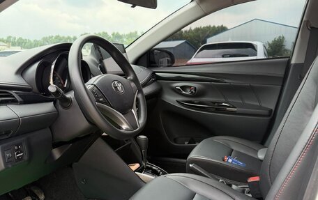 Toyota Yaris, 2022 год, 1 320 000 рублей, 10 фотография