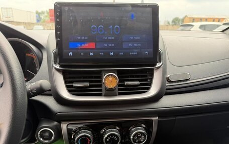Toyota Yaris, 2022 год, 1 320 000 рублей, 15 фотография