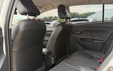 Toyota Yaris, 2022 год, 1 320 000 рублей, 17 фотография