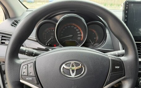 Toyota Yaris, 2022 год, 1 320 000 рублей, 13 фотография