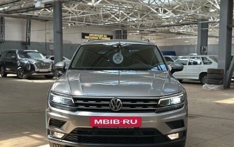 Volkswagen Tiguan II, 2018 год, 2 690 000 рублей, 2 фотография