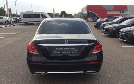 Mercedes-Benz E-Класс, 2020 год, 3 850 000 рублей, 4 фотография