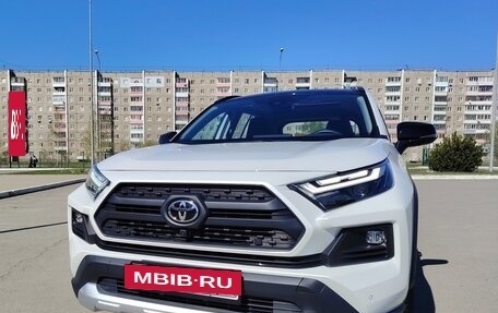 Toyota RAV4, 2025 год, 3 900 000 рублей, 2 фотография