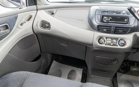 Nissan Tino, 2002 год, 339 000 рублей, 16 фотография