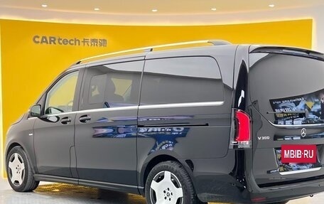 Mercedes-Benz V-Класс, 2024 год, 8 199 000 рублей, 3 фотография