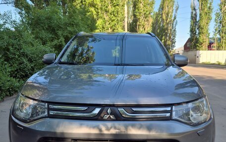 Mitsubishi Outlander III рестайлинг 3, 2012 год, 1 490 000 рублей, 2 фотография