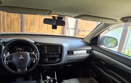 Mitsubishi Outlander III рестайлинг 3, 2012 год, 1 490 000 рублей, 11 фотография