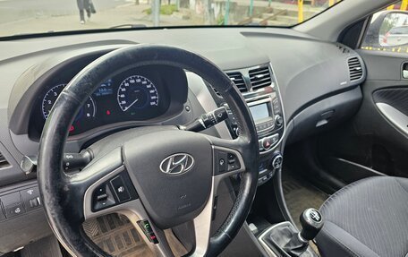 Hyundai Solaris II рестайлинг, 2015 год, 355 000 рублей, 3 фотография