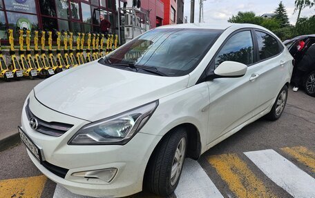 Hyundai Solaris II рестайлинг, 2015 год, 355 000 рублей, 2 фотография