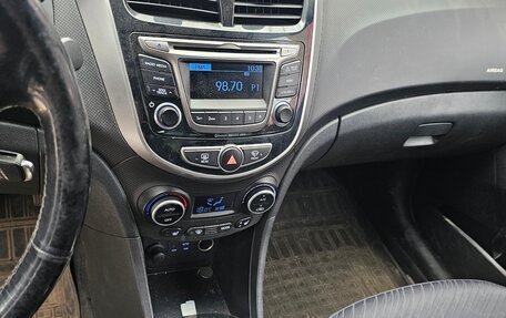 Hyundai Solaris II рестайлинг, 2015 год, 355 000 рублей, 5 фотография