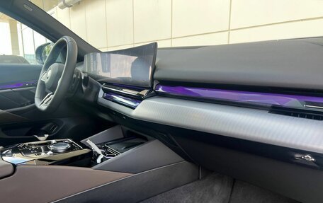 BMW 5 серия, 2025 год, 7 890 000 рублей, 11 фотография