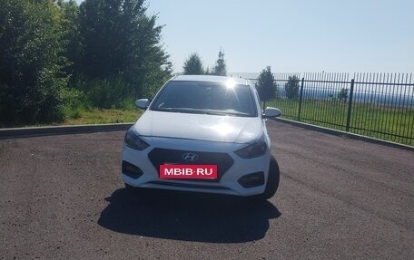 Hyundai Solaris II рестайлинг, 2017 год, 1 100 000 рублей, 3 фотография