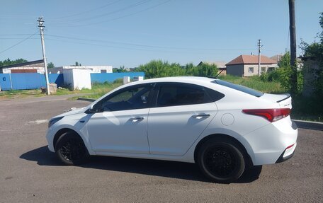 Hyundai Solaris II рестайлинг, 2017 год, 1 100 000 рублей, 8 фотография