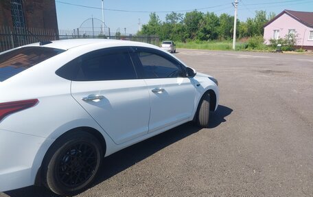 Hyundai Solaris II рестайлинг, 2017 год, 1 100 000 рублей, 7 фотография
