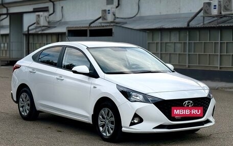Hyundai Solaris II рестайлинг, 2021 год, 1 590 000 рублей, 2 фотография