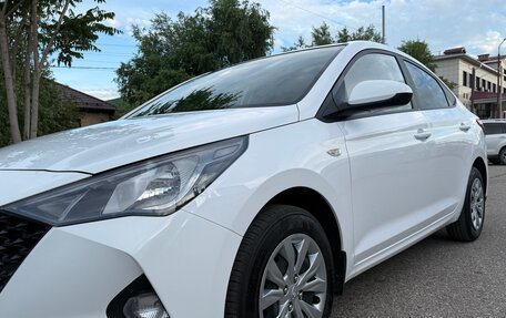Hyundai Solaris II рестайлинг, 2021 год, 1 590 000 рублей, 9 фотография