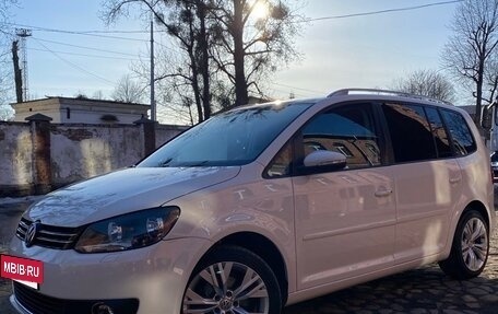 Volkswagen Touran III, 2012 год, 890 000 рублей, 2 фотография