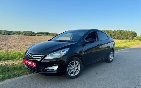 Hyundai Solaris II рестайлинг, 2015 год, 1 000 000 рублей, 3 фотография