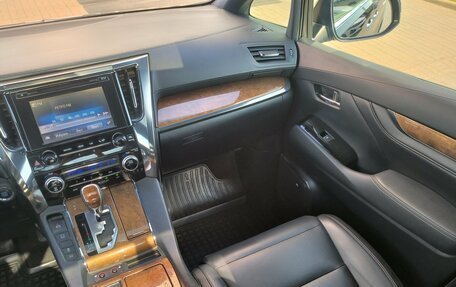 Toyota Alphard III, 2017 год, 3 250 000 рублей, 14 фотография
