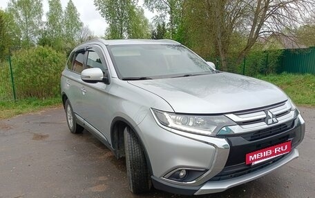 Mitsubishi Outlander III рестайлинг 3, 2017 год, 1 940 000 рублей, 4 фотография