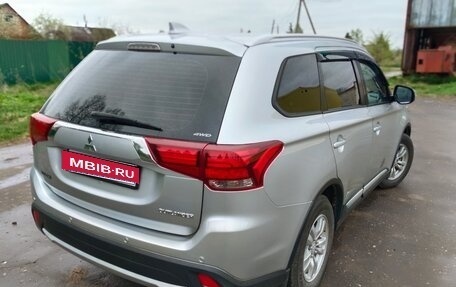 Mitsubishi Outlander III рестайлинг 3, 2017 год, 1 940 000 рублей, 7 фотография