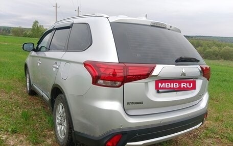Mitsubishi Outlander III рестайлинг 3, 2017 год, 1 940 000 рублей, 6 фотография