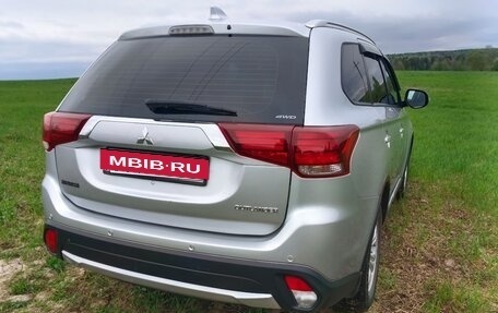 Mitsubishi Outlander III рестайлинг 3, 2017 год, 1 940 000 рублей, 9 фотография