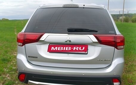 Mitsubishi Outlander III рестайлинг 3, 2017 год, 1 940 000 рублей, 8 фотография