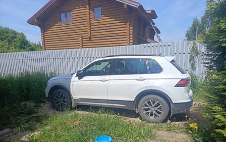 Volkswagen Tiguan II, 2019 год, 1 750 000 рублей, 2 фотография