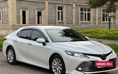 Toyota Camry, 2019 год, 2 850 000 рублей, 2 фотография