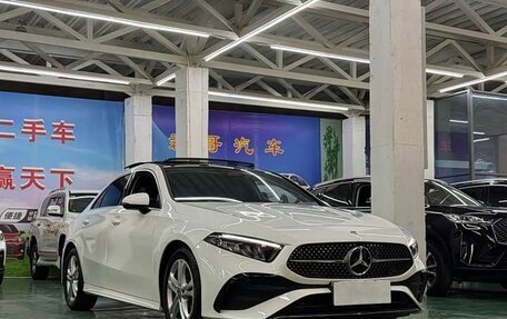 Mercedes-Benz A-Класс, 2023 год, 1 880 000 рублей, 2 фотография
