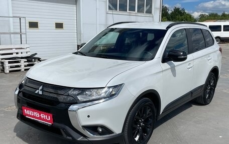 Mitsubishi Outlander III рестайлинг 3, 2021 год, 2 680 000 рублей, 1 фотография