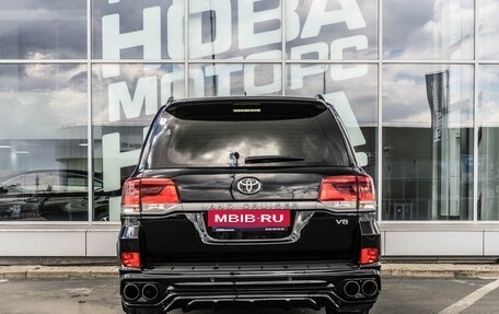 Toyota Land Cruiser 200, 2018 год, 5 450 000 рублей, 4 фотография