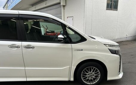 Toyota Voxy III, 2019 год, 1 845 000 рублей, 13 фотография