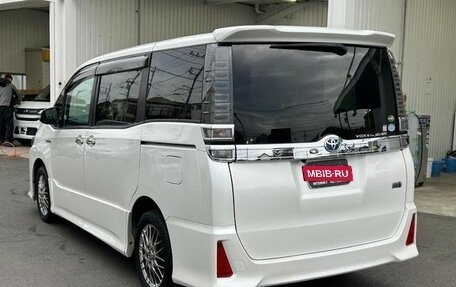 Toyota Voxy III, 2019 год, 1 845 000 рублей, 4 фотография