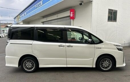 Toyota Voxy III, 2019 год, 1 845 000 рублей, 12 фотография