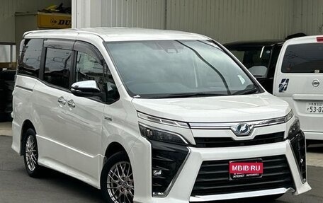 Toyota Voxy III, 2019 год, 1 845 000 рублей, 2 фотография