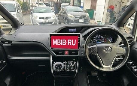 Toyota Voxy III, 2019 год, 1 845 000 рублей, 15 фотография