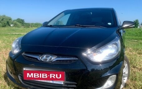 Hyundai Solaris II рестайлинг, 2011 год, 680 000 рублей, 2 фотография