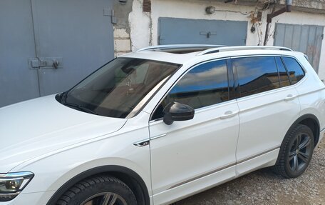 Volkswagen Tiguan II, 2019 год, 4 000 000 рублей, 2 фотография