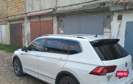 Volkswagen Tiguan II, 2019 год, 4 000 000 рублей, 3 фотография