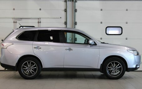 Mitsubishi Outlander III рестайлинг 3, 2013 год, 1 457 000 рублей, 4 фотография
