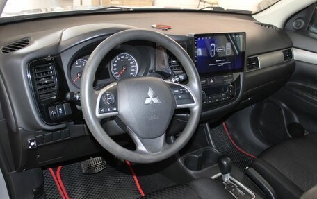 Mitsubishi Outlander III рестайлинг 3, 2013 год, 1 457 000 рублей, 11 фотография