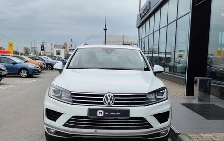 Volkswagen Touareg III, 2015 год, 2 730 000 рублей, 2 фотография