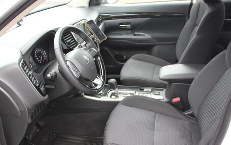 Mitsubishi Outlander III рестайлинг 3, 2019 год, 2 000 000 рублей, 12 фотография