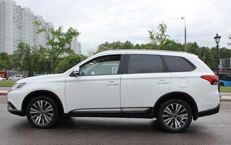 Mitsubishi Outlander III рестайлинг 3, 2019 год, 2 000 000 рублей, 8 фотография