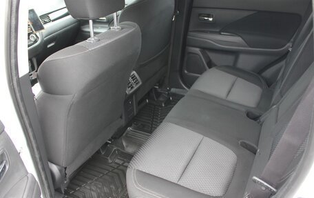 Mitsubishi Outlander III рестайлинг 3, 2019 год, 2 000 000 рублей, 16 фотография