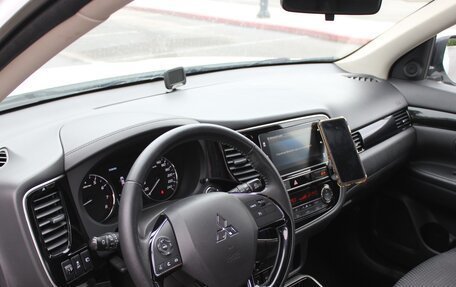 Mitsubishi Outlander III рестайлинг 3, 2019 год, 2 000 000 рублей, 13 фотография