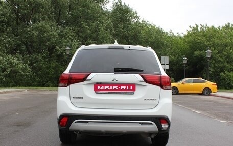 Mitsubishi Outlander III рестайлинг 3, 2019 год, 2 000 000 рублей, 6 фотография